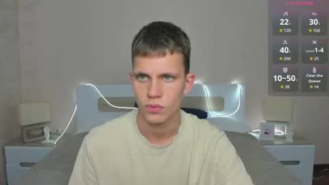 Snapshot of m0neyken_ chatting on July 17, 2:18 am m0neyken_ online show from July 17, 2:18 am