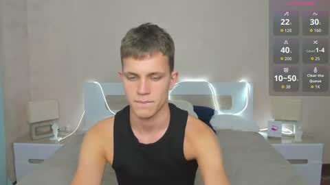 Snapshot of m0neyken_ chatting on July 19, 2:26 am m0neyken_ online show from July 19, 2:26 am