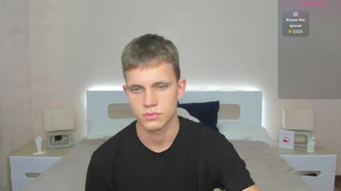 Snapshot of m0neyken_ chatting on July 20, 8:17 am m0neyken_ online show from July 20, 8:17 am