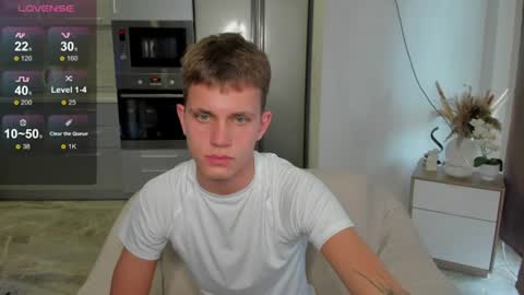 Snapshot of m0neyken_ chatting on July 31, 2:44 am m0neyken_ online show from July 31, 2:44 am