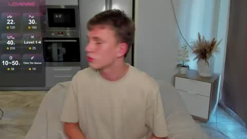 Snapshot of m0neyken_ chatting on August 1, 3:39 am m0neyken_ online show from August 1, 3:39 am