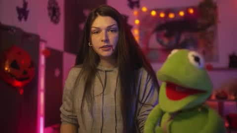 Snapshot of m1agarand chatting on October 25, 8:14 pm M1A Dddy online show from October 25, 8:14 pm