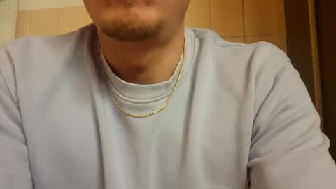 Snapshot of m1guele chatting on December 25, 11:42 pm Fucklover online show from December 25, 11:42 pm