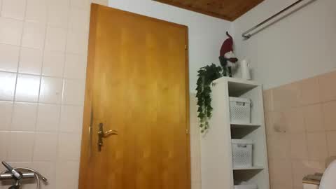 Snapshot of m1guele chatting on December 27, 5:05 pm Fucklover online show from December 27, 5:05 pm