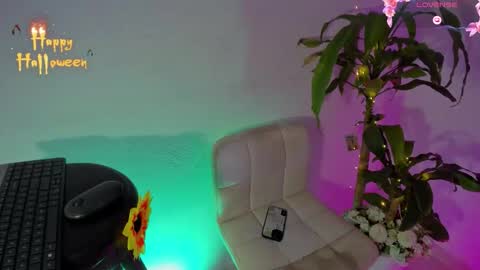 Snapshot of m1lk_choc chatting on October 9, 9:35 pm Mila online show from October 9, 9:35 pm