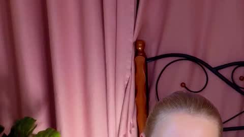 Snapshot of m1styka chatting on October 16, 4:57 am Misty online show from October 16, 4:57 am