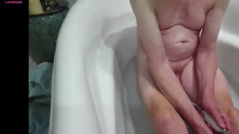 Snapshot of m54whrdn2 chatting on October 25, 2:08 am m54whrdn online show from October 25, 2:08 am