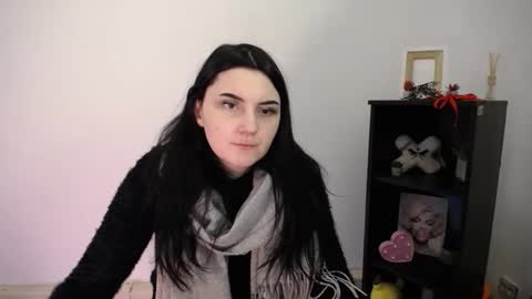 m_i_k_i_ online show from February 10, 11:25 am