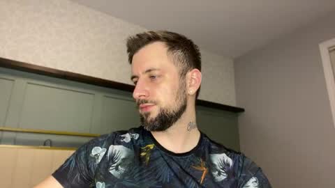 m_stephen online show from April 25, 3:31 am