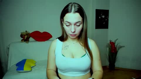 Snapshot of m_vikki chatting on November 22, 1:32 pm Vikki online show from November 22, 1:32 pm