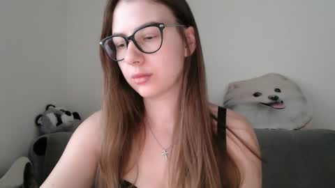 Snapshot of ma_ry_mee chatting on December 17, 7:36 am Mary online show from December 17, 7:36 am