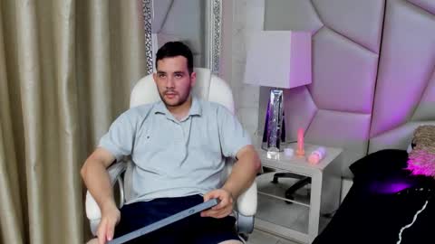 Snapshot of maatt_de_luca chatting on September 16, 5:36 pm Matt De Luca online show from September 16, 5:36 pm