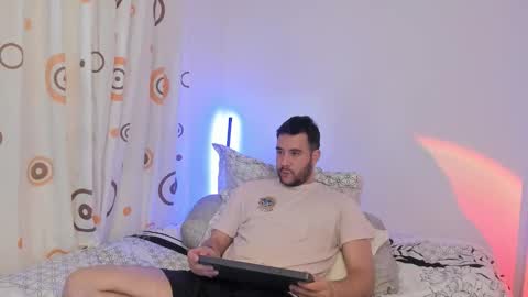 Snapshot of maatt_de_luca chatting on December 17, 1:44 am Matt De Luca online show from December 17, 1:44 am