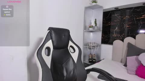 Snapshot of maazikeen chatting on November 5, 4:34 am Mazikeen online show from November 5, 4:34 am