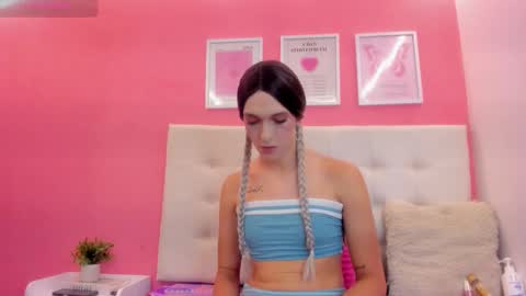 Snapshot of macarena_05_ chatting on September 30, 3:00 am macarena_05_ online show from September 30, 3:00 am