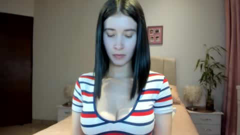 Snapshot of macarena_vallejo_ chatting on December 3, 3:58 am Macarena online show from December 3, 3:58 am