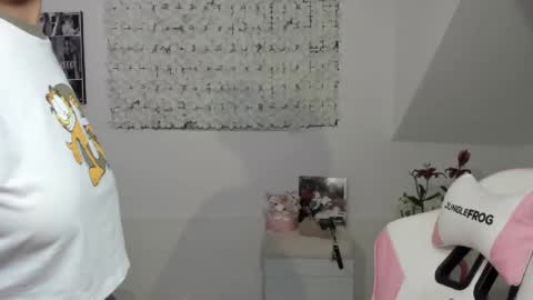 Snapshot of macdelice chatting on December 3, 5:20 am Mac Delice online show from December 3, 5:20 am