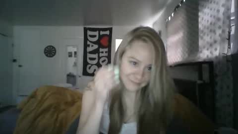 Snapshot of maceyloves chatting on May 14, 2:57 pm maceyloves online show from May 14, 2:57 pm