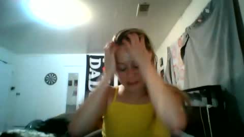 Snapshot of maceyloves chatting on June 19, 4:39 am maceyloves online show from June 19, 4:39 am