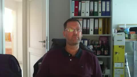 Snapshot of macfly67 chatting on December 18, 2:12 pm macfly67 online show from December 18, 2:12 pm