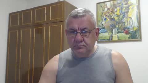 Snapshot of machomale3 chatting on October 12, 8:19 pm Macho online show from October 12, 8:19 pm