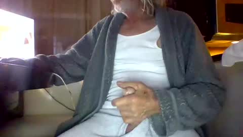 Snapshot of mack1960959307 chatting on December 11, 8:47 am Big mack 1 online show from December 11, 8:47 am