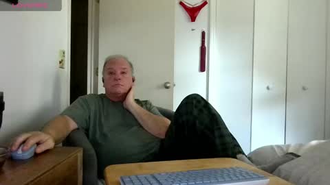mackdocc001 online show from April 23, 8:22 pm