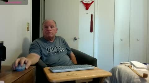 mackdocc001 online show from April 25, 3:20 pm