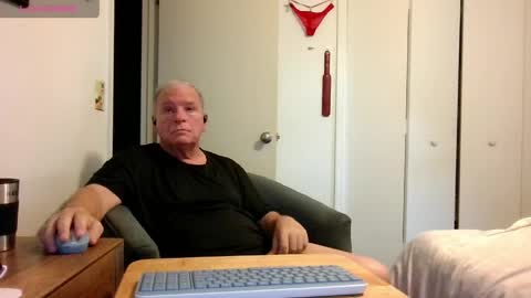 mackdocc001 online show from April 28, 2:11 pm