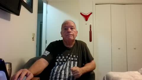 Snapshot of mackdocc001 chatting on July 4, 10:43 am mackdocc001 online show from July 4, 10:43 am