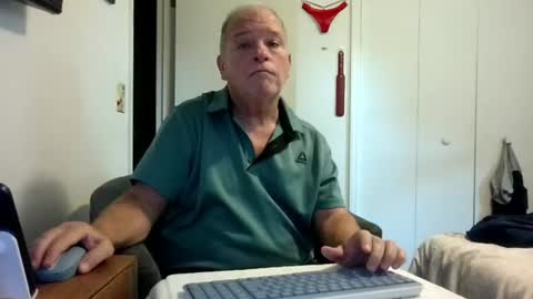 Snapshot of mackdocc001 chatting on July 15, 5:18 pm mackdocc001 online show from July 15, 5:18 pm