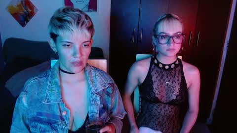 Snapshot of mackenziemoon chatting on January 22, 11:10 pm Noah Askew online show from January 22, 11:10 pm