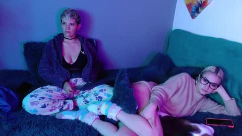 Snapshot of mackenziemoon chatting on January 23, 6:49 am Noah Askew online show from January 23, 6:49 am