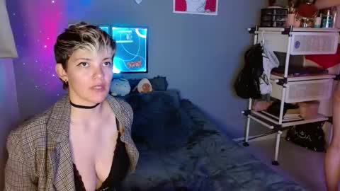 Snapshot of mackenziemoon chatting on March 2, 7:21 am Noah Askew online show from March 2, 7:21 am