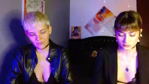 Snapshot of mackenziemoon chatting on September 9, 10:20 pm Noah Askew online show from September 9, 10:20 pm