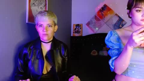 Snapshot of mackenziemoon chatting on September 13, 10:42 pm Noah Askew online show from September 13, 10:42 pm