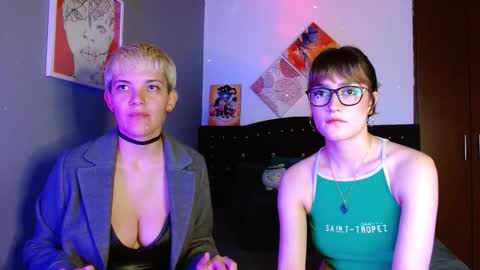 Snapshot of mackenziemoon chatting on September 19, 9:59 pm Noah Askew online show from September 19, 9:59 pm