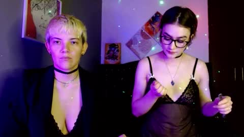 Snapshot of mackenziemoon chatting on September 24, 9:51 pm Noah Askew online show from September 24, 9:51 pm