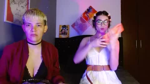 Snapshot of mackenziemoon chatting on October 3, 7:05 am Noah Askew online show from October 3, 7:05 am