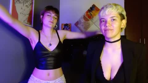 Snapshot of mackenziemoon chatting on October 22, 4:13 am Noah Askew online show from October 22, 4:13 am