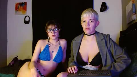 Snapshot of mackenziemoon chatting on November 10, 6:34 am Noah Askew online show from November 10, 6:34 am