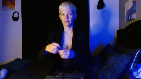 Snapshot of mackenziemoon chatting on November 15, 3:59 am Noah Askew online show from November 15, 3:59 am