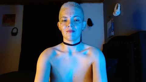 Snapshot of mackenziemoon chatting on November 26, 8:37 am Noah Askew online show from November 26, 8:37 am