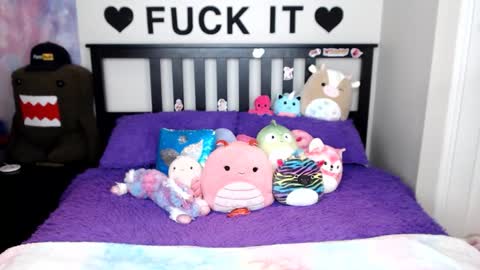 Mackenzie Wolfe online show from December 23, 5:27 am