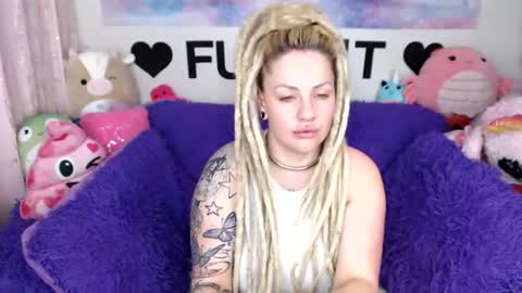 Mackenzie Wolfe online show from June 13, 4:10 am