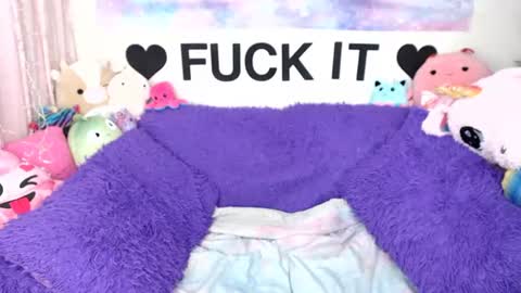 Mackenzie Wolfe online show from June 24, 4:55 am