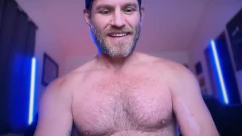 Snapshot of mackincaliallday chatting on October 16, 3:40 am MackinCaliAllDay online show from October 16, 3:40 am