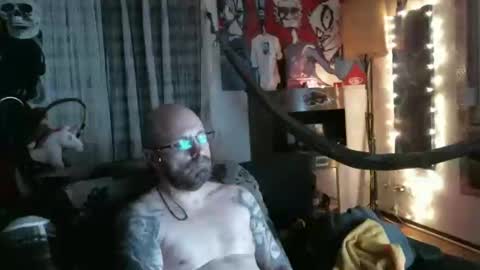 Snapshot of mad_dem0n chatting on January 5, 4:58 am Manuel online show from January 5, 4:58 am