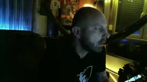 Snapshot of mad_dem0n chatting on March 1, 9:15 pm Manuel online show from March 1, 9:15 pm