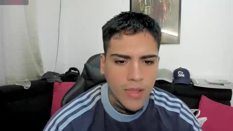 Snapshot of mad_maxxx1 chatting on November 6, 11:55 am max online show from November 6, 11:55 am